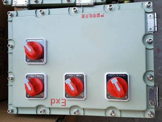 碳钢材质与不锈钢材质的防爆箱有什么区别